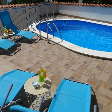 Apartment Lovely In With Roofed Terrace Crikvenica